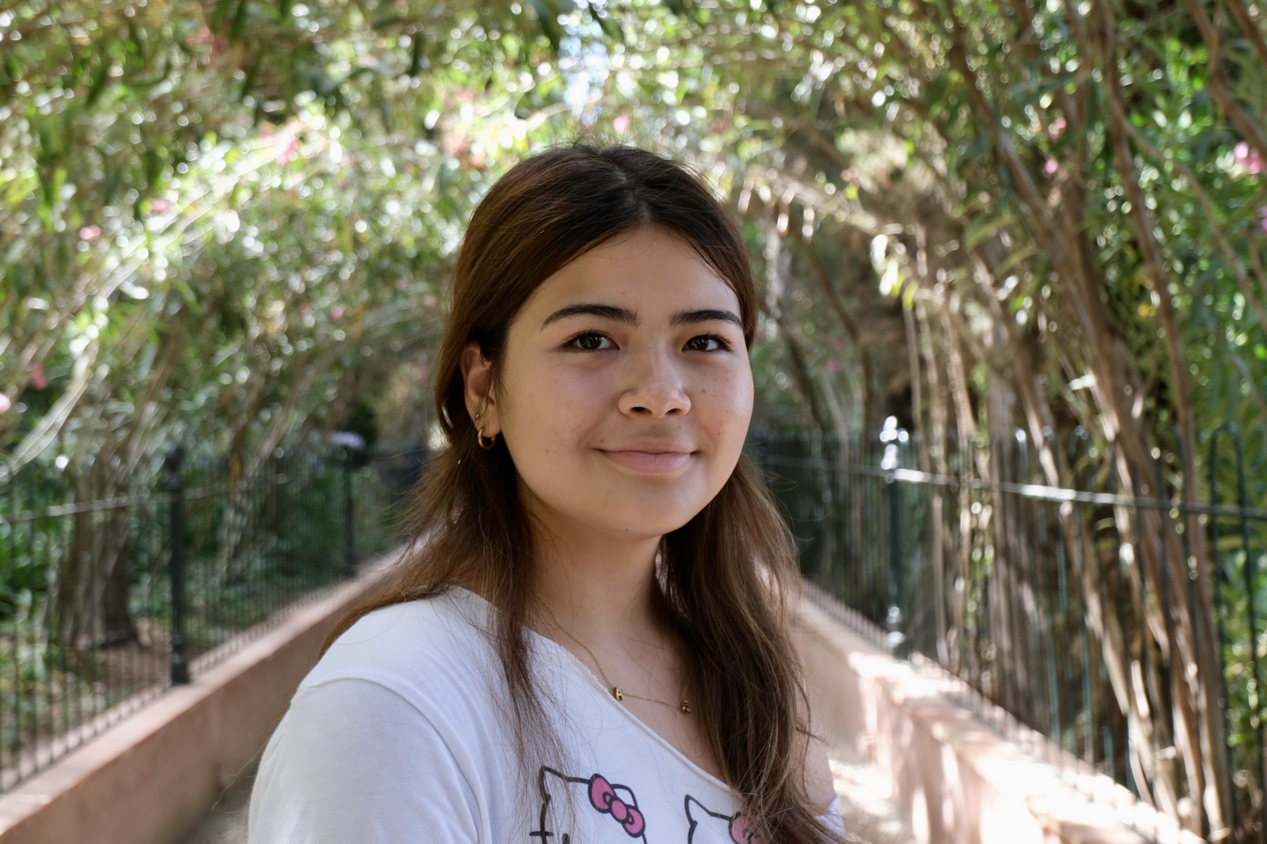 Portrait under green archway